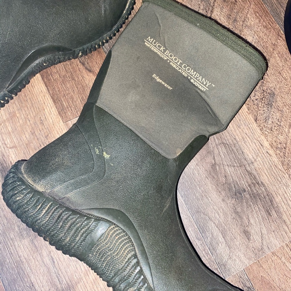 Women’s muck boots short